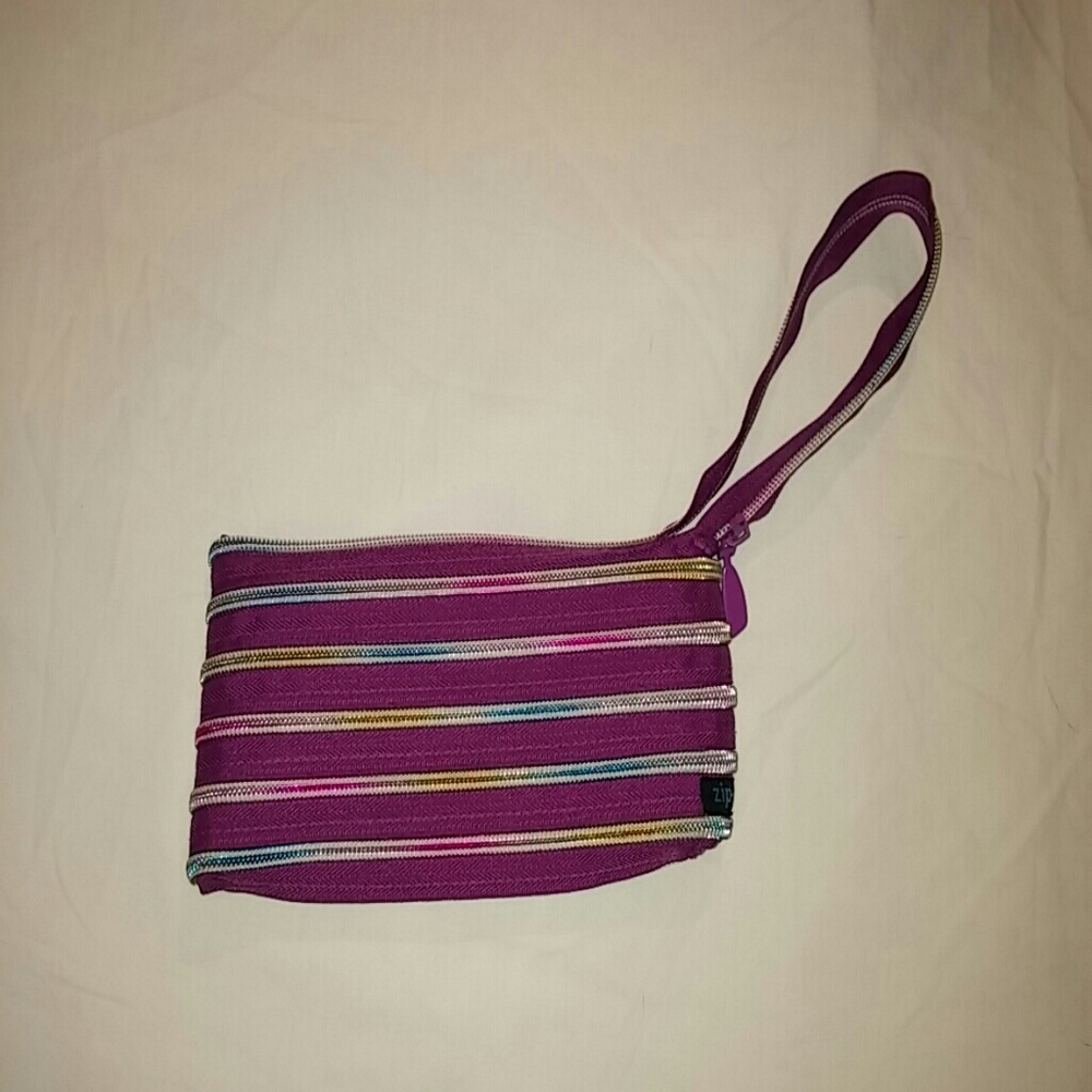 Zip up purse